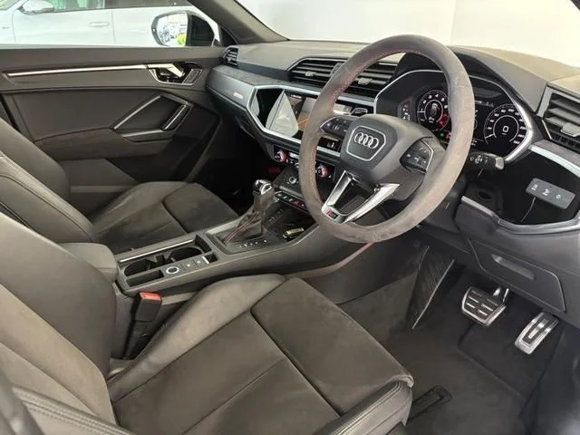 Audi AUDI RS Q3 SPORTBACK ベースグレード photo 2