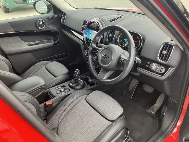 Bmw MINI COOPER D CROSSOVER ベースグレード photo 2