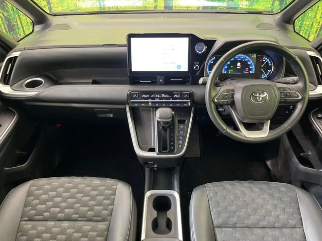 Toyota VOXY HYBRID S−Z photo 2