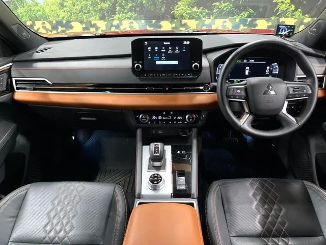 Mitsubishi OUTLANDER PHEV P photo 2