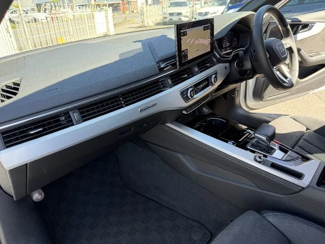 Audi AUDI A4 AVANT 45　TFSI　クワトロ　Sライン photo 3
