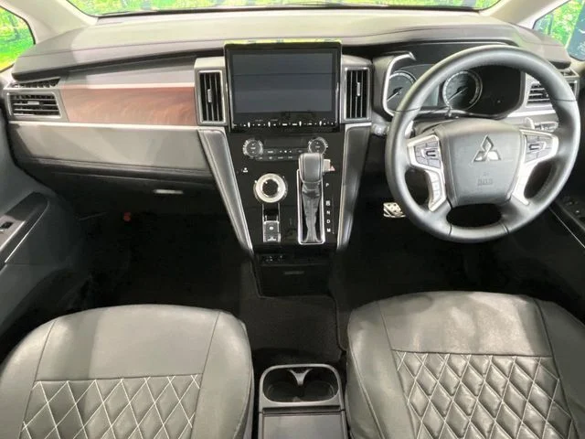 Mitsubishi DELICA D:5 4WD P photo 2