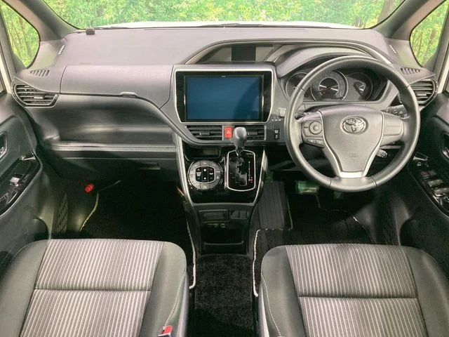 Toyota VOXY ZS　煌2 photo 2