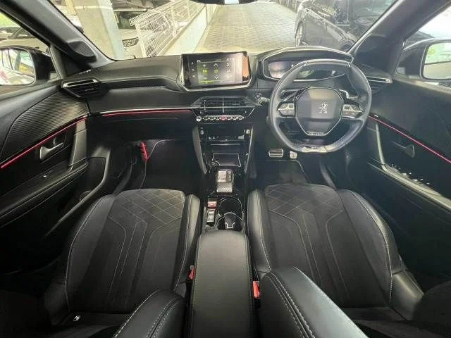Peugeot PEUGEOT 208 GT photo 2