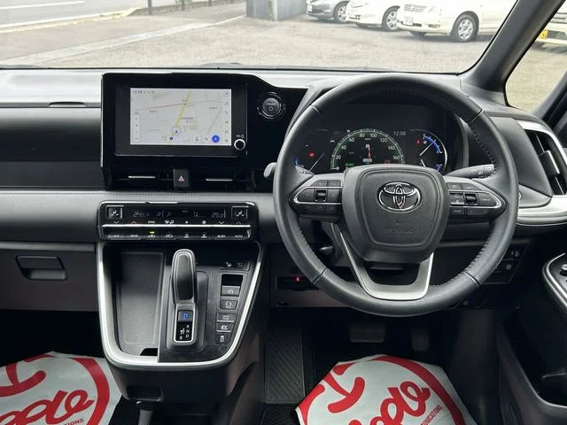 Toyota VOXY HYBRID S−Z photo 2