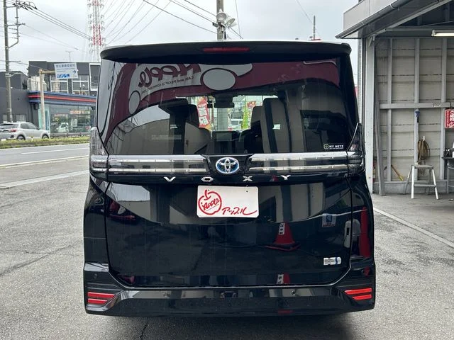 Toyota VOXY HYBRID S−Z photo 3
