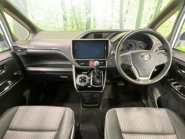 Toyota VOXY ZS　煌2 photo 2