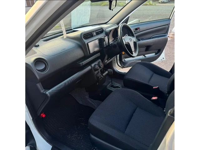 Toyota PROBOX van 4WD GL photo 4