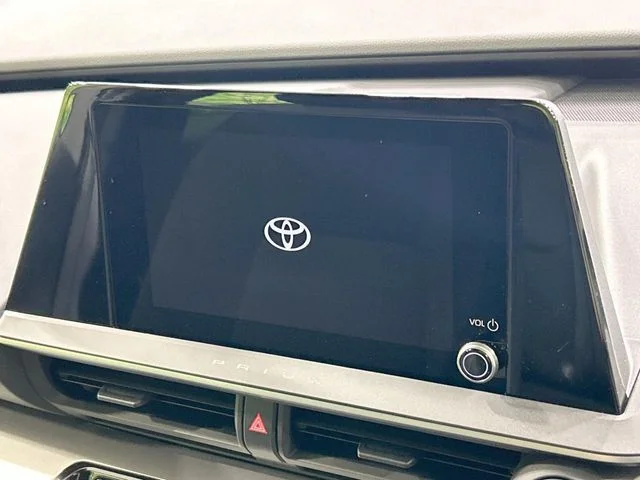 Toyota PRIUS X photo 3