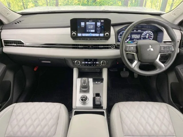 Mitsubishi OUTLANDER PHEV P photo 2
