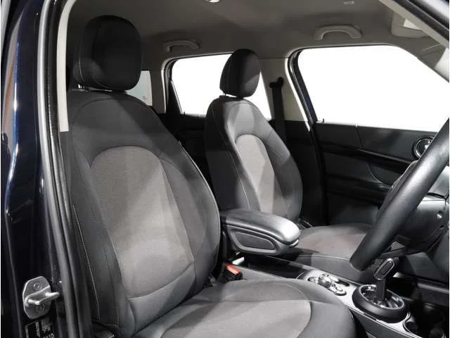 Bmw MINI COOPER D CROSSOVER ベースグレード photo 4