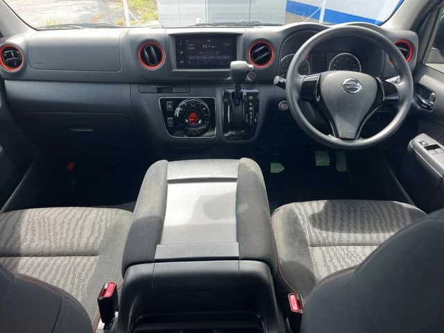 Nissan NV350 CARAVAN プレミアムGX低床　ロング　ブラックギア photo 2