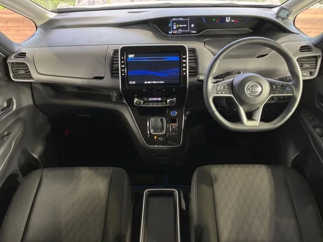 Nissan SERENA WG e−POWER　ハイウェイスター　V photo 3