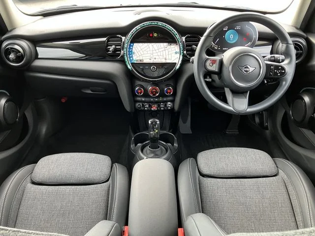 Bmw BMW MINI COOPER D 5DOOR ベースグレード photo 2