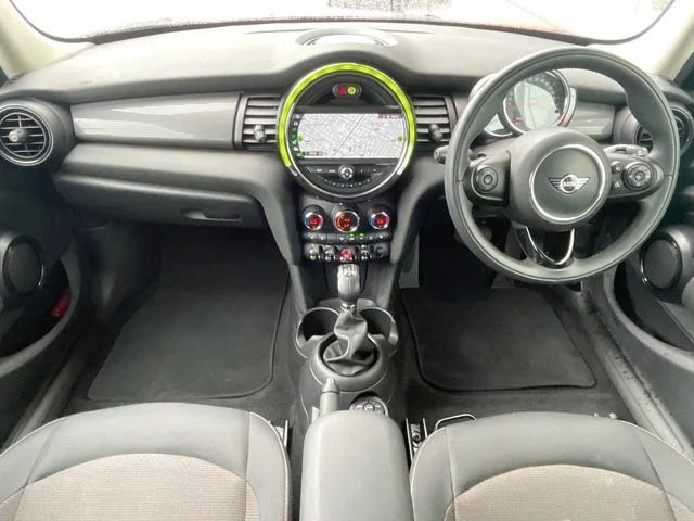 Bmw MINI COOPER D 5DOOR ベースグレード photo 2