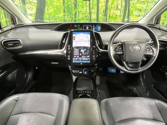 Toyota PRIUS A　プレミアム photo 2