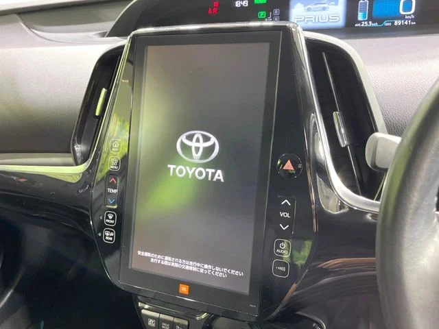Toyota PRIUS A　プレミアム photo 3