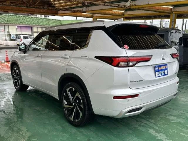 Mitsubishi OUTLANDER PHEV P photo 4