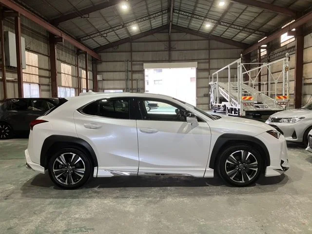 Toyota LEXUS UX200 バージョンC photo 4