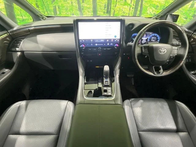 Toyota ALPHARD hybrid 4WD エグゼクティブラウンジ photo 2