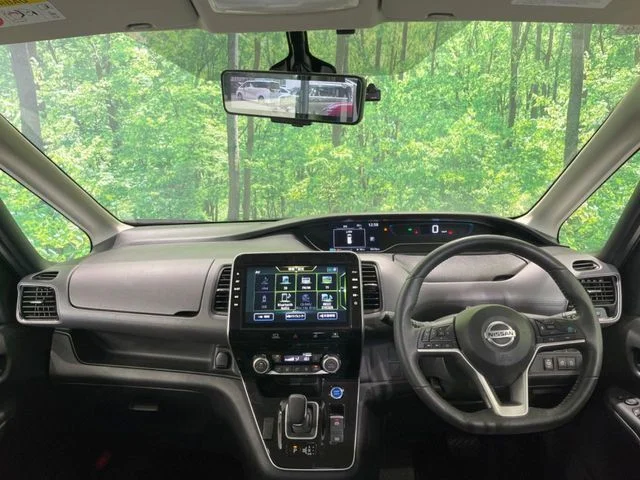 Nissan SERENA WG e−POWER　ハイウェイスター　V photo 2