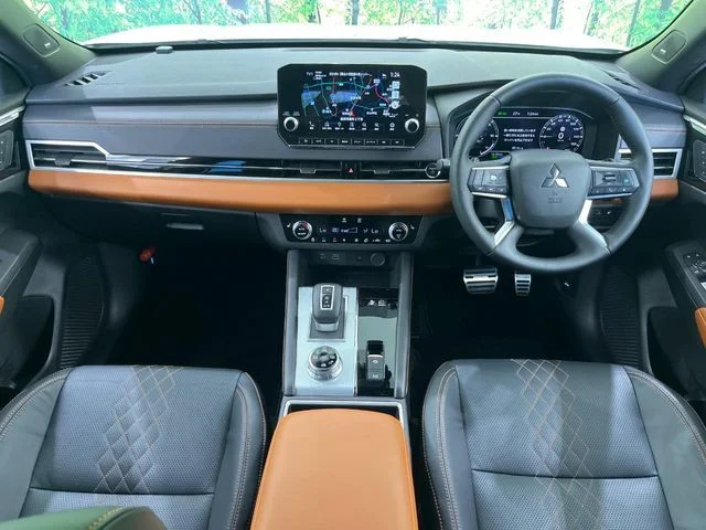 Mitsubishi OUTLANDER PHEV P photo 2