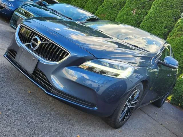 Volvo VOLVO V40 T3　タックエディション photo 2