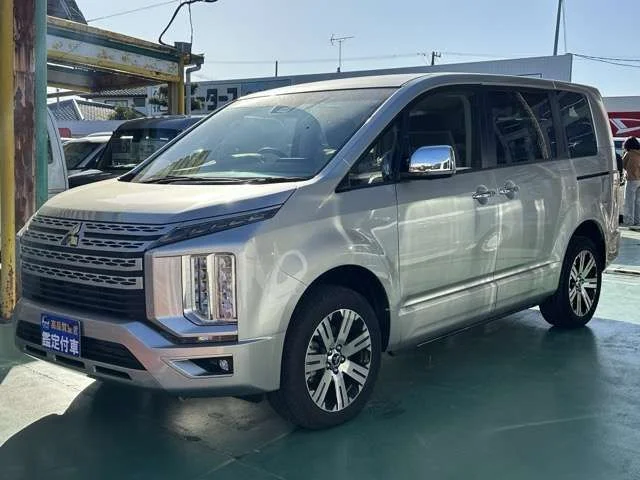 Mitsubishi DELICA D:5 4WD P photo 3