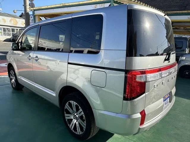 Mitsubishi DELICA D:5 4WD P photo 4