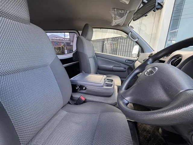 Nissan NV350 CARAVAN 1.25t DX　低床　ロング photo 4