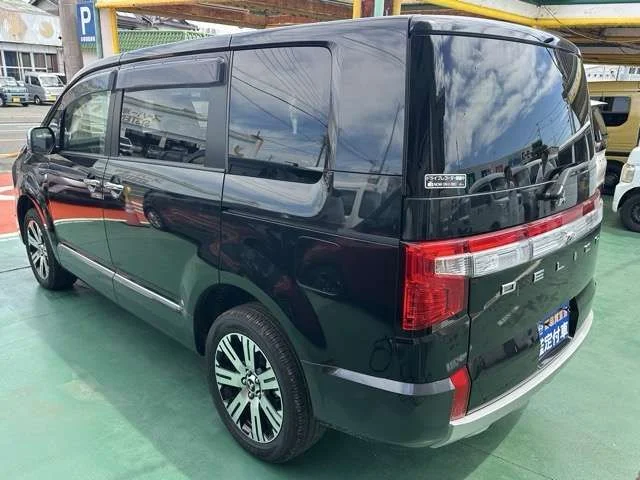 Mitsubishi DELICA D:5 4WD P photo 4