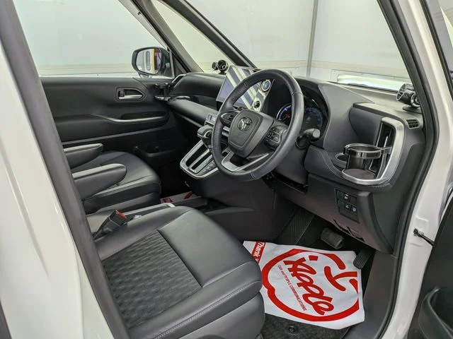 Toyota NOAH HYBRID 4WD S−Z photo 2