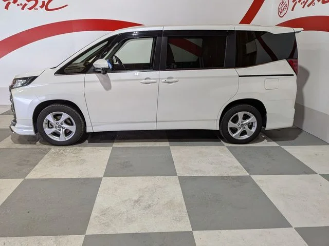 Toyota NOAH HYBRID 4WD S−Z photo 4