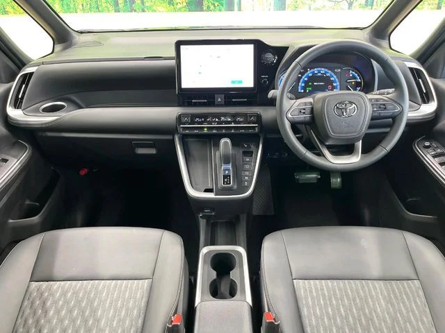 Toyota NOAH HYBRID S−Z photo 2
