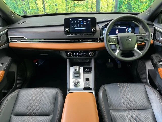 Mitsubishi OUTLANDER PHEV P photo 2