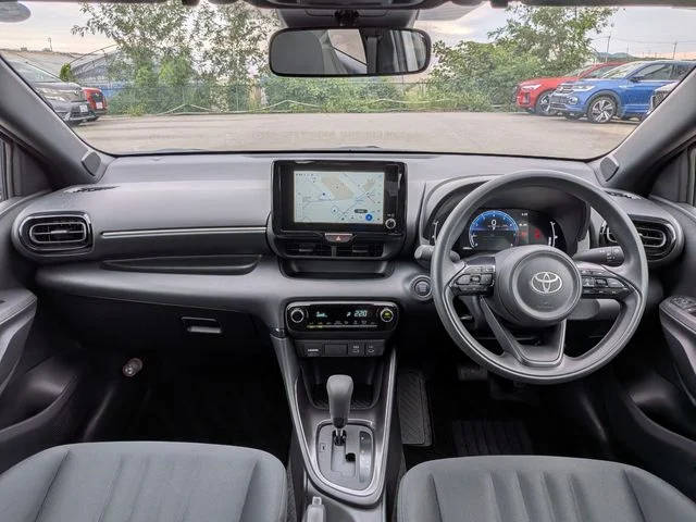 Toyota YARIS G photo 2