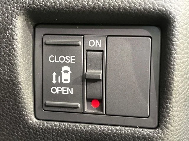 Honda N BOX CUSTOM L photo 3