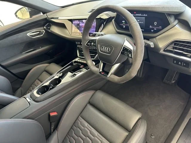 Audi AUDI RS e-tron GT ベースグレード photo 2