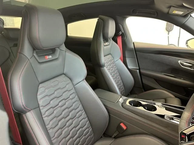 Audi AUDI RS e-tron GT ベースグレード photo 4