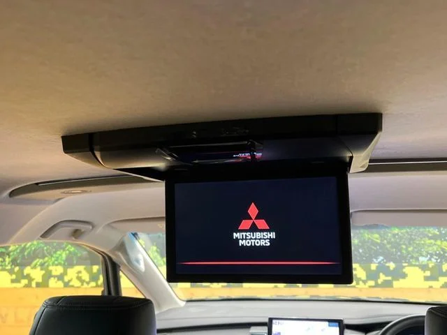 Mitsubishi DELICA D:5 4WD シャモニー photo 3