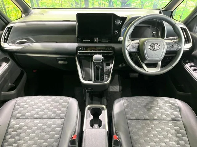 Toyota VOXY HYBRID S−Z photo 2