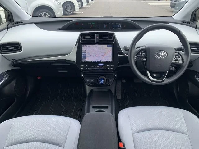 Toyota PRIUS 4WD S　セーフティプラス2 photo 2