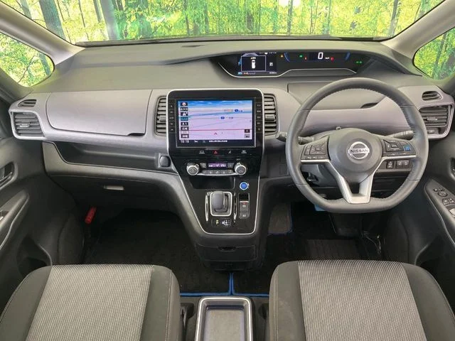 Nissan SERENA WG e−POWER　ハイウェイスター　V photo 3
