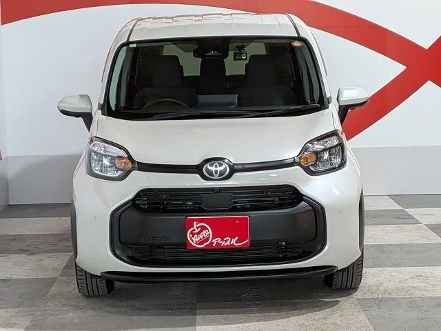 Toyota SIENTA HYBRID G4WD photo 2
