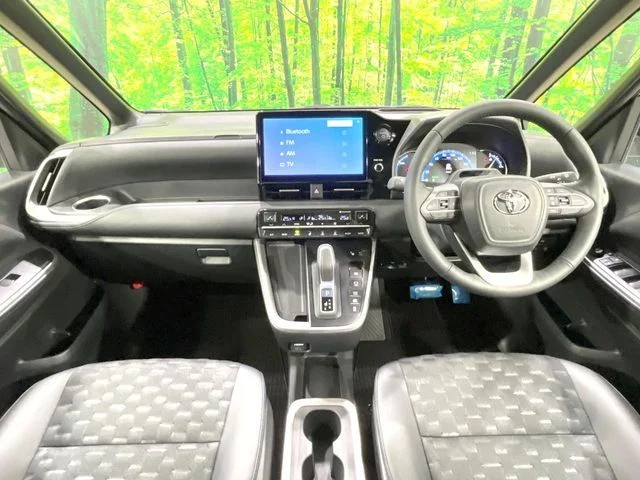 Toyota VOXY HYBRID S−Z photo 2