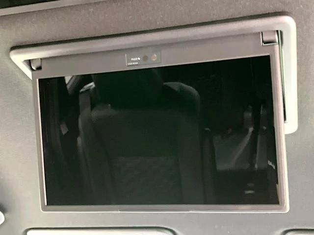 Toyota VOXY HYBRID S−Z photo 3