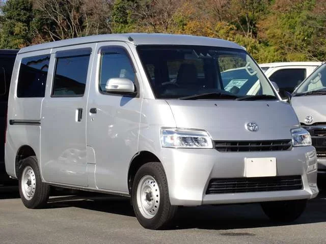 Toyota TOWNACE van 4WD GL　スマートアシスト　リヤヒーター付 photo 3