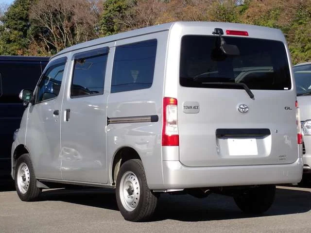 Toyota TOWNACE van 4WD GL　スマートアシスト　リヤヒーター付 photo 4