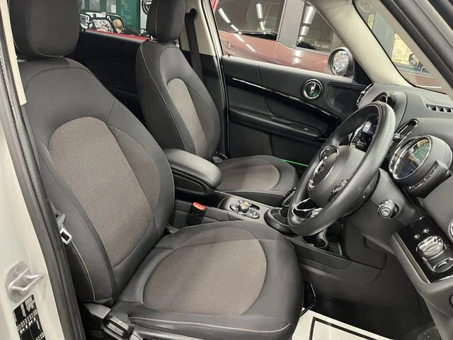 Bmw MINI COOPER D CROSSOVER ベースグレード photo 4