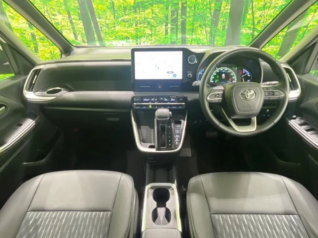 Toyota NOAH HYBRID Z photo 2